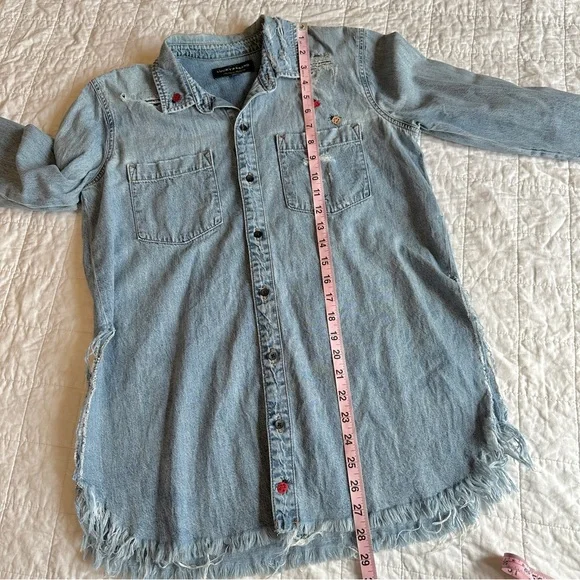 Lucky Brand Distressed Denim Shirt  Embroidery Bugs - Picture 8 of 9